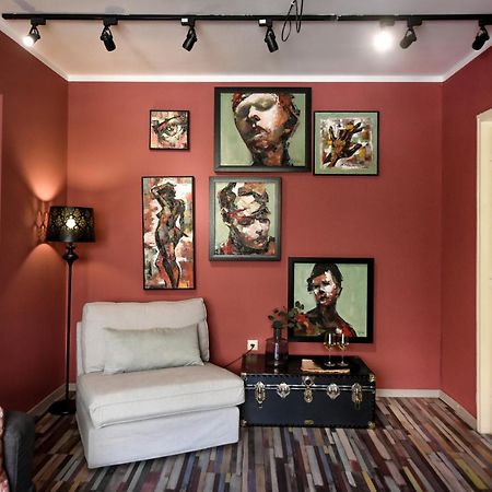 Downtown Oasis: Central Apartments With Cozy Charm Bucarest Extérieur photo