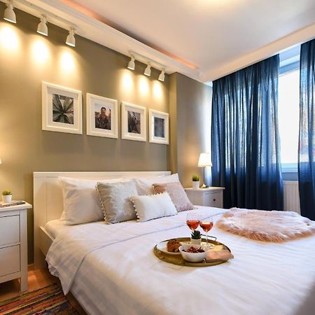 Downtown Oasis: Central Apartments With Cozy Charm Bucarest Extérieur photo