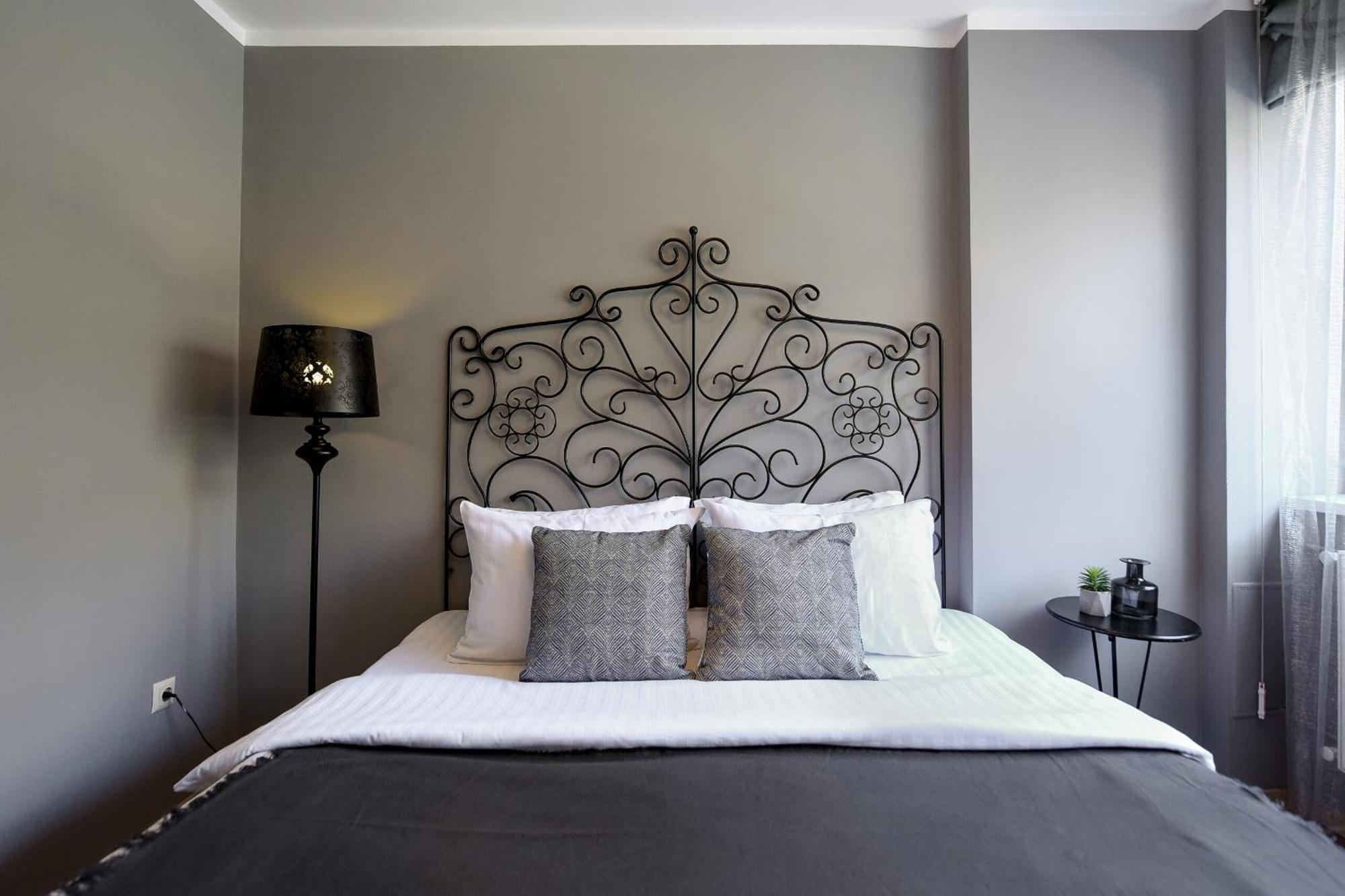 Downtown Oasis: Central Apartments With Cozy Charm Bucarest Extérieur photo