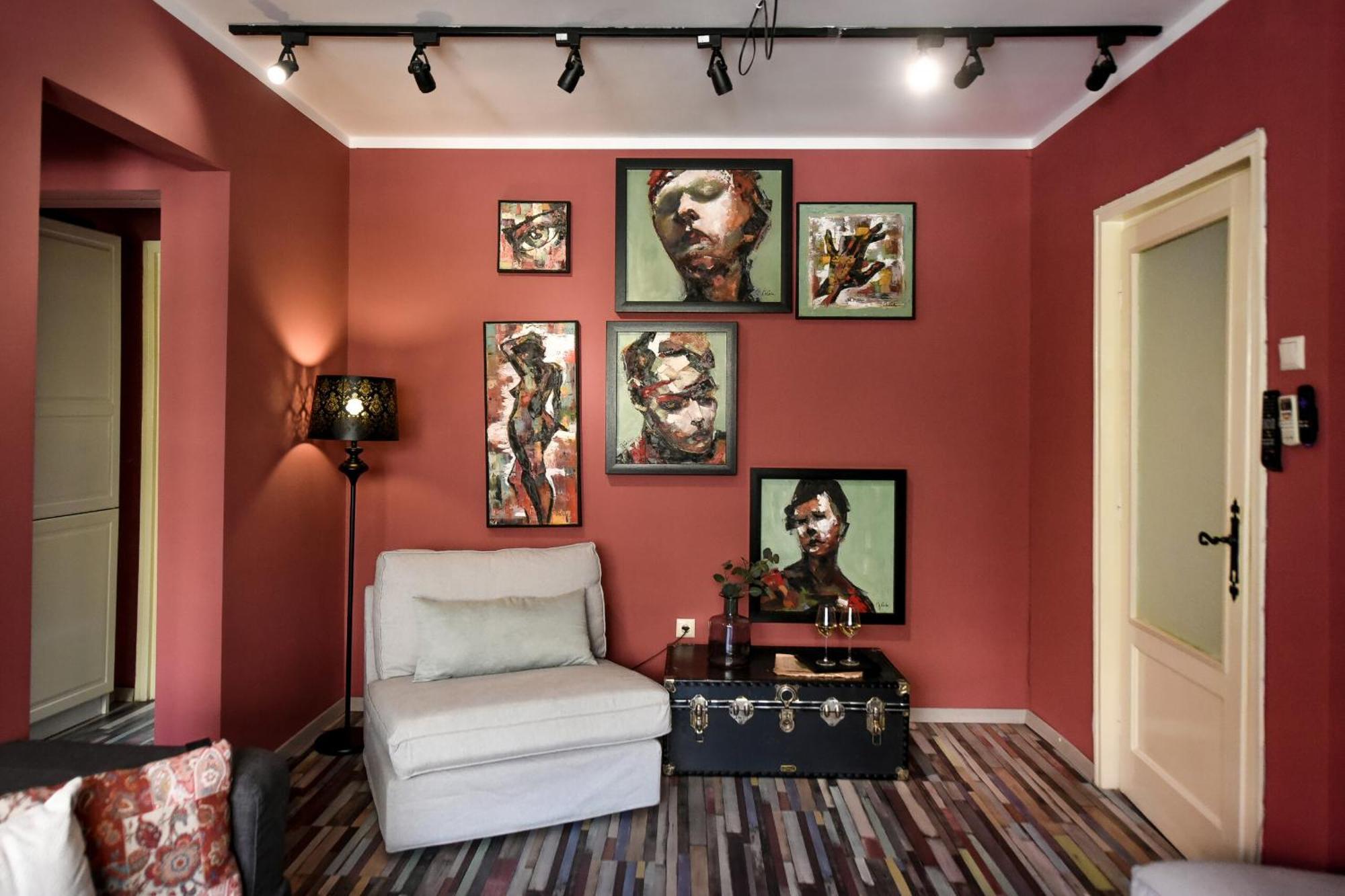 Downtown Oasis: Central Apartments With Cozy Charm Bucarest Extérieur photo