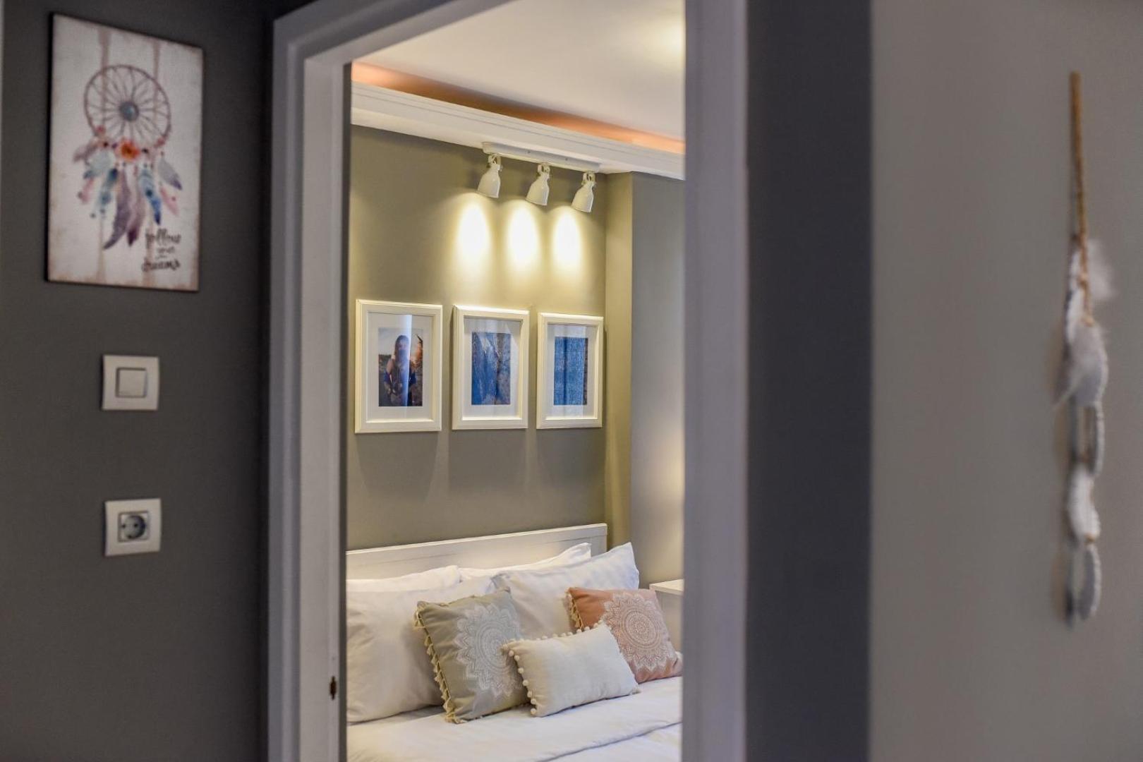 Downtown Oasis: Central Apartments With Cozy Charm Bucarest Chambre photo