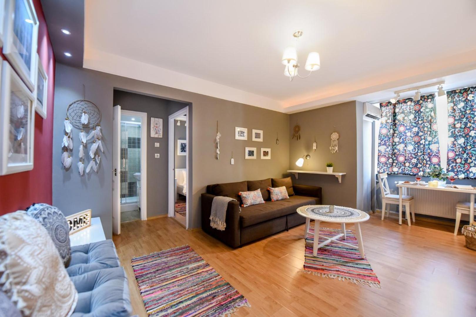 Downtown Oasis: Central Apartments With Cozy Charm Bucarest Chambre photo
